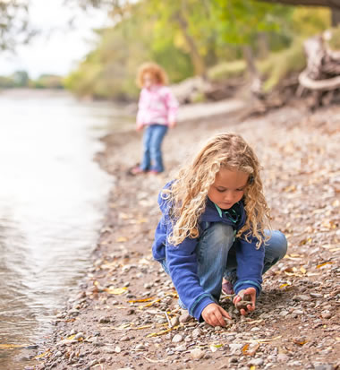 kids collecting rocks