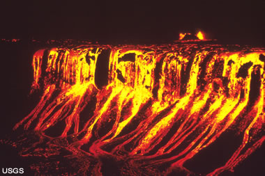 cascading lava at Kilauea
