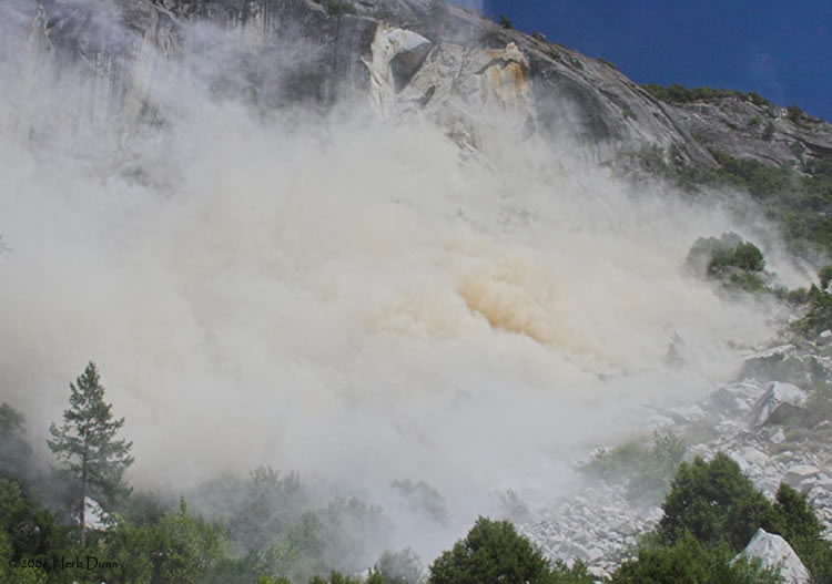 Dust cloud from avalanche