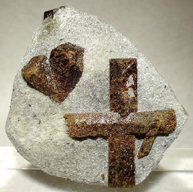 Twinned staurolite crystals